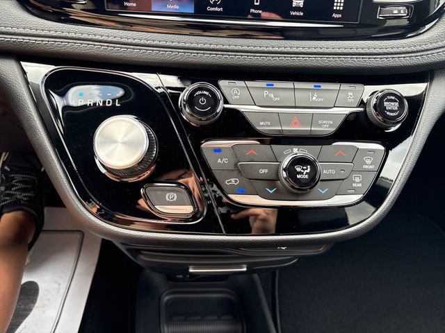 New 2027 Chrysler Pacifica Select AWD/4WD image 16