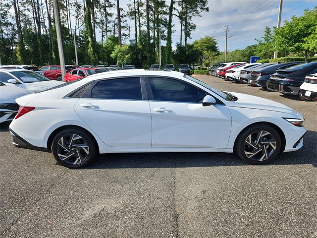New 2025 Hyundai Elantra Limited image 2