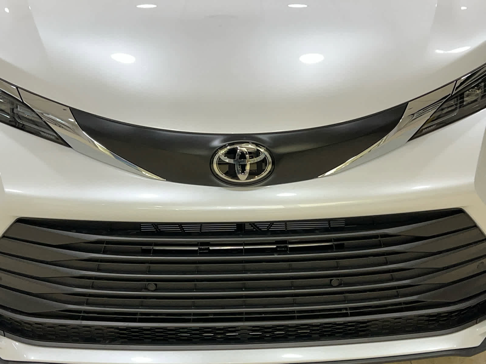 New 2026 Toyota Sienna XLE image 4
