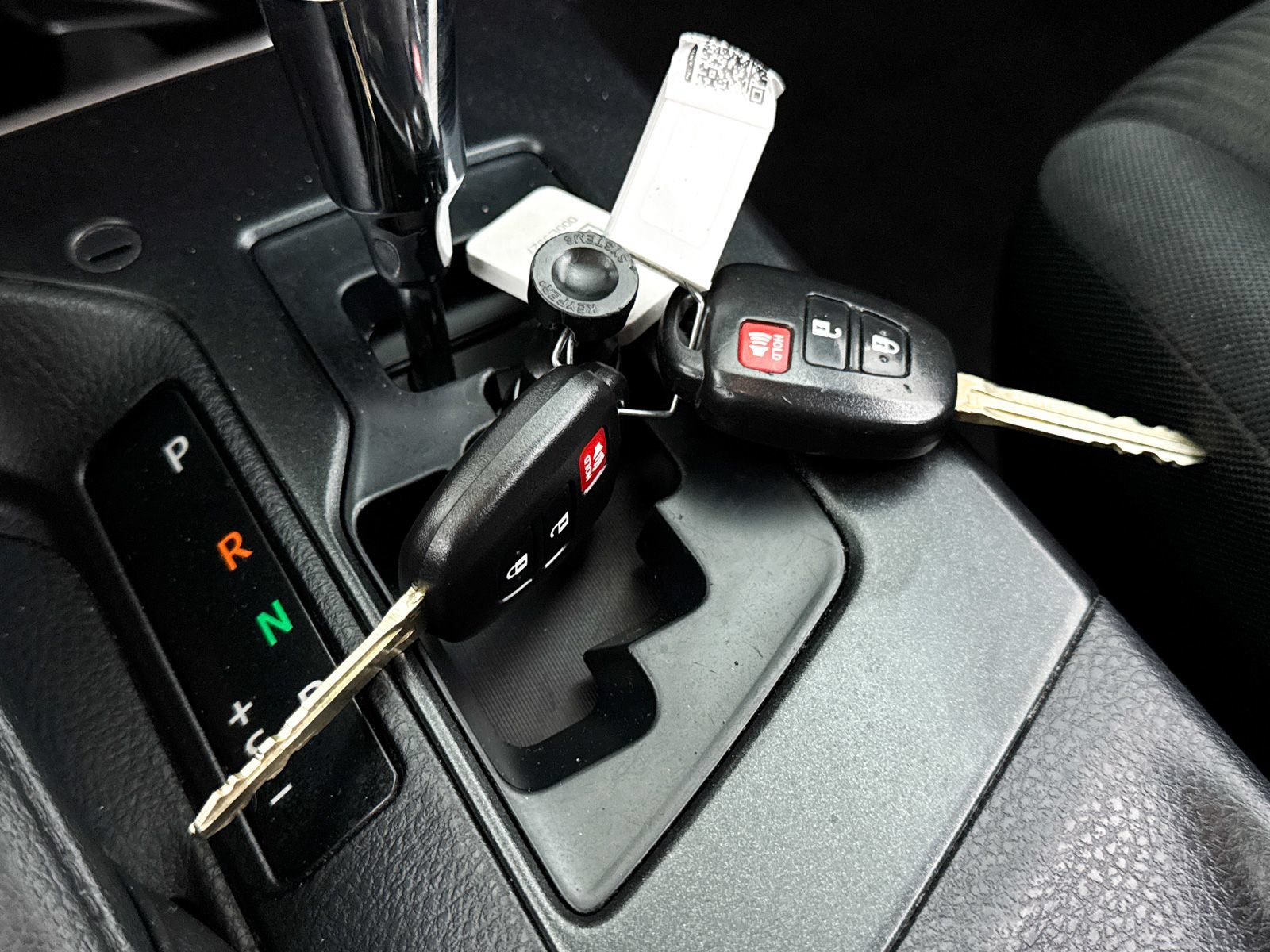Used 2017 Toyota RAV4 LE FWD image 34