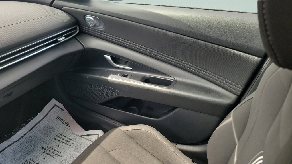 Used 2023 Hyundai Elantra SEL w/ Convenience Package FWD image 13