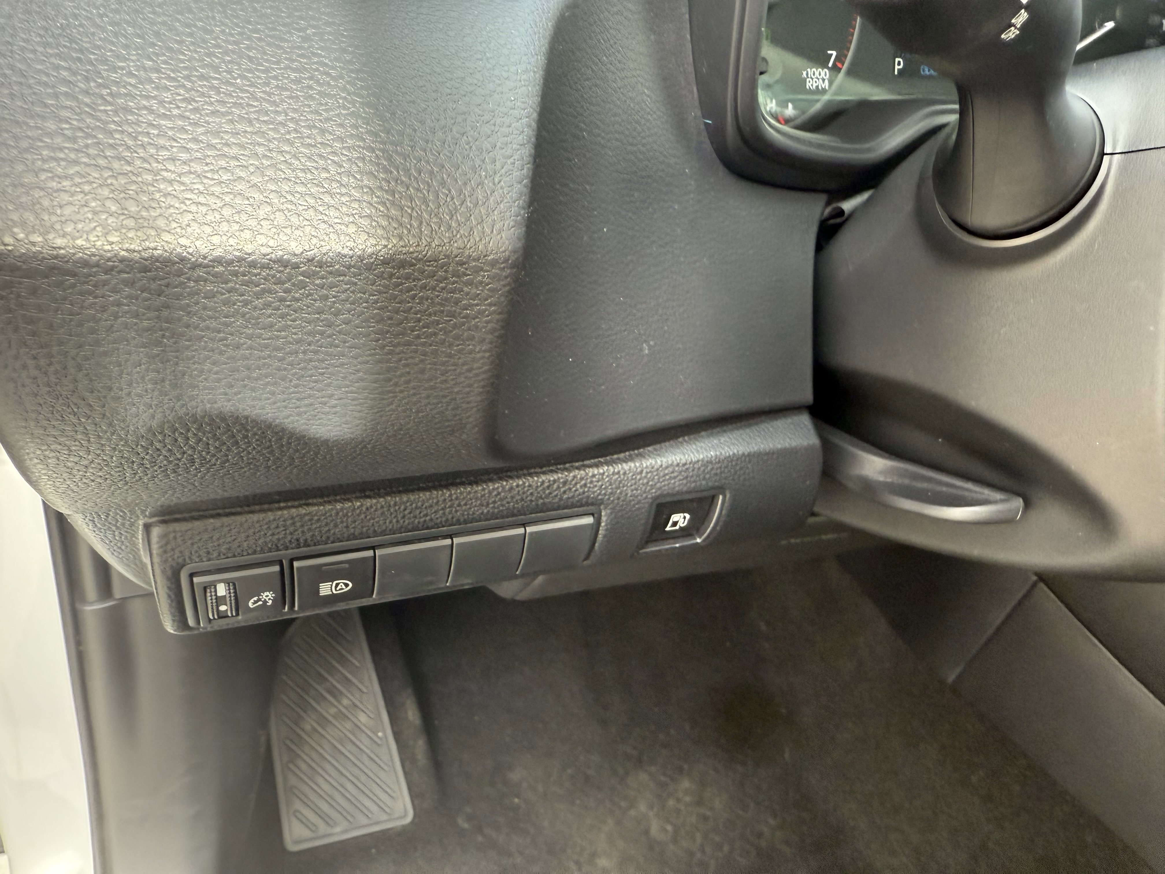 Certified 2025 Toyota Corolla LE image 12