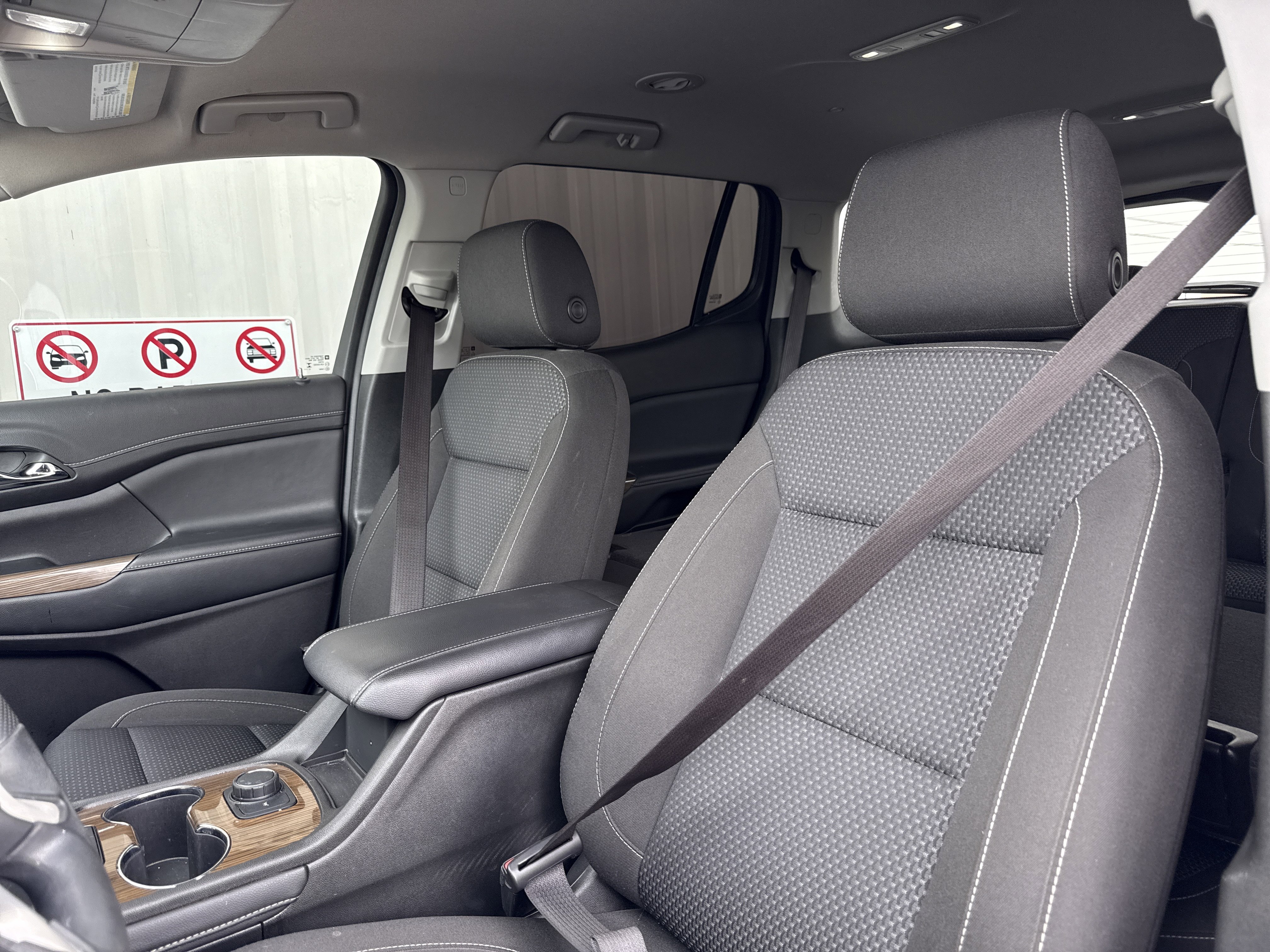 Used 2023 GMC Acadia SLE image 4