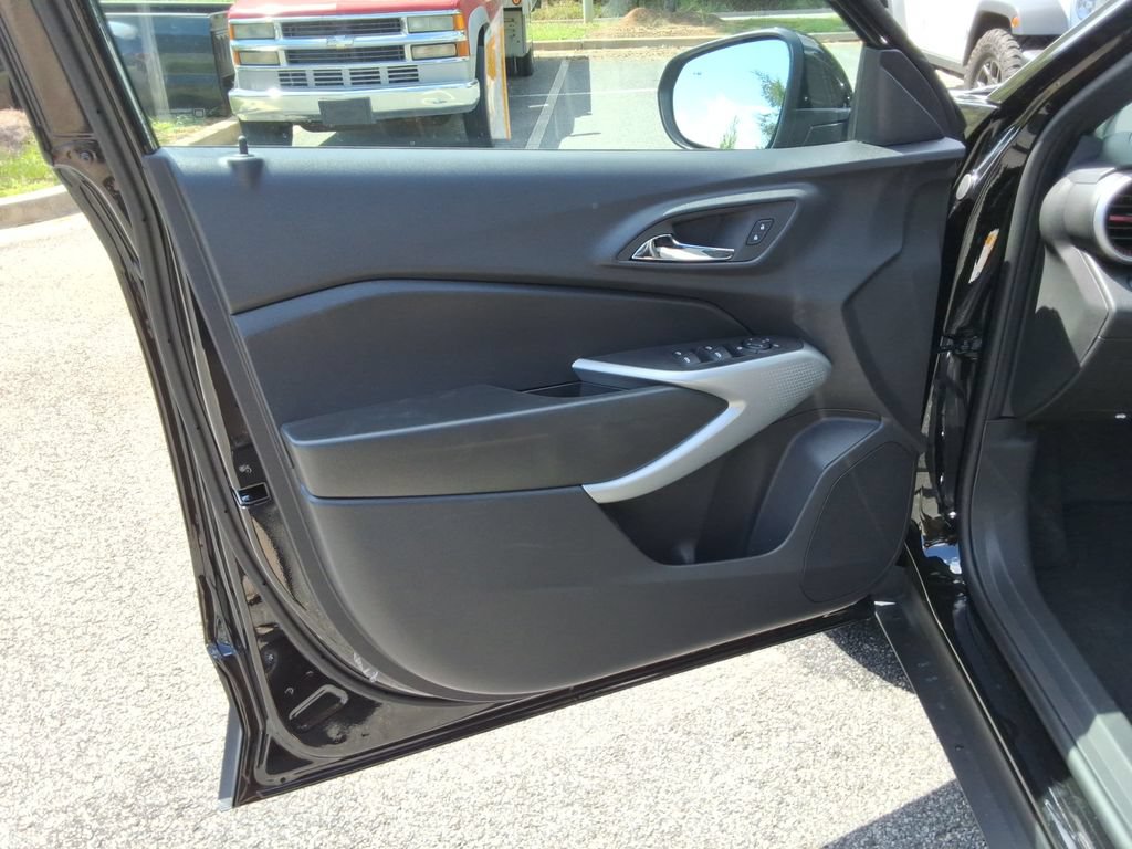 New 2026 Chevrolet Trax RS w/ Sunroof Package FWD image 19