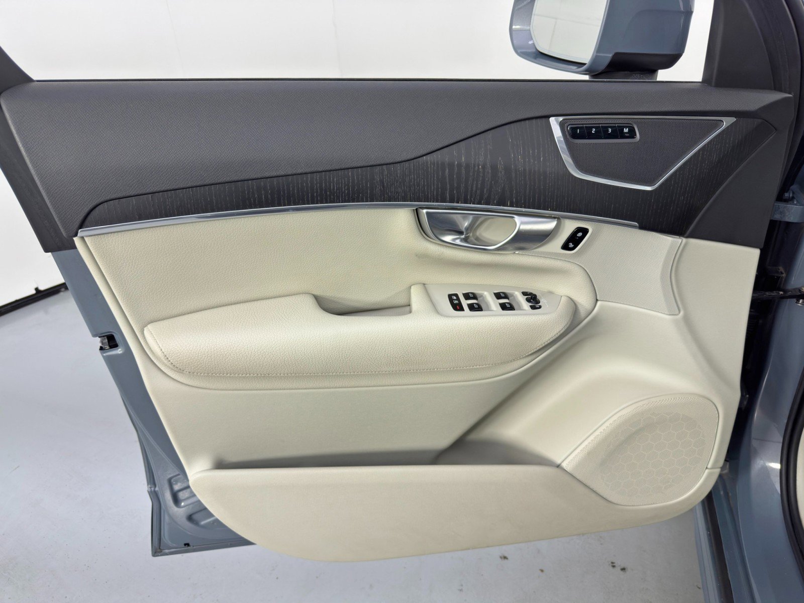 Used 2020 Volvo XC90 T6 Momentum image 42