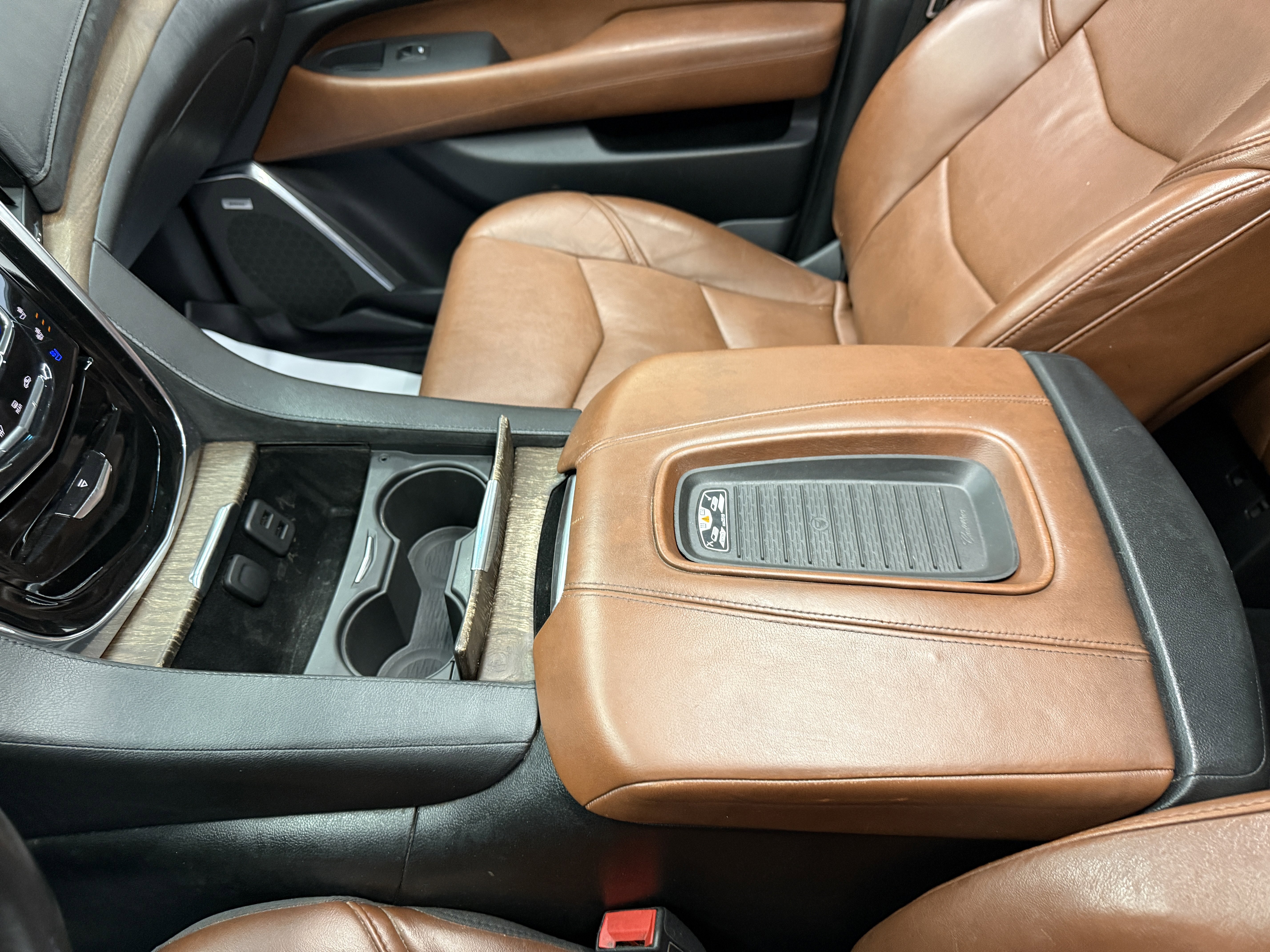 Used 2018 Cadillac Escalade Luxury AWD/4WD image 24