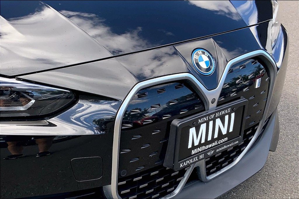 Used 2023 BMW i4 eDrive40 w/ Parking Assistance Package RWD image 29