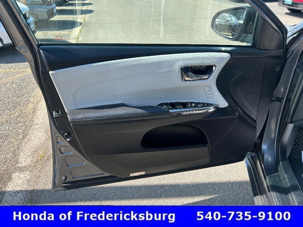 Used 2018 Toyota Avalon XLE Premium w/ All Weather Liner Package image 10