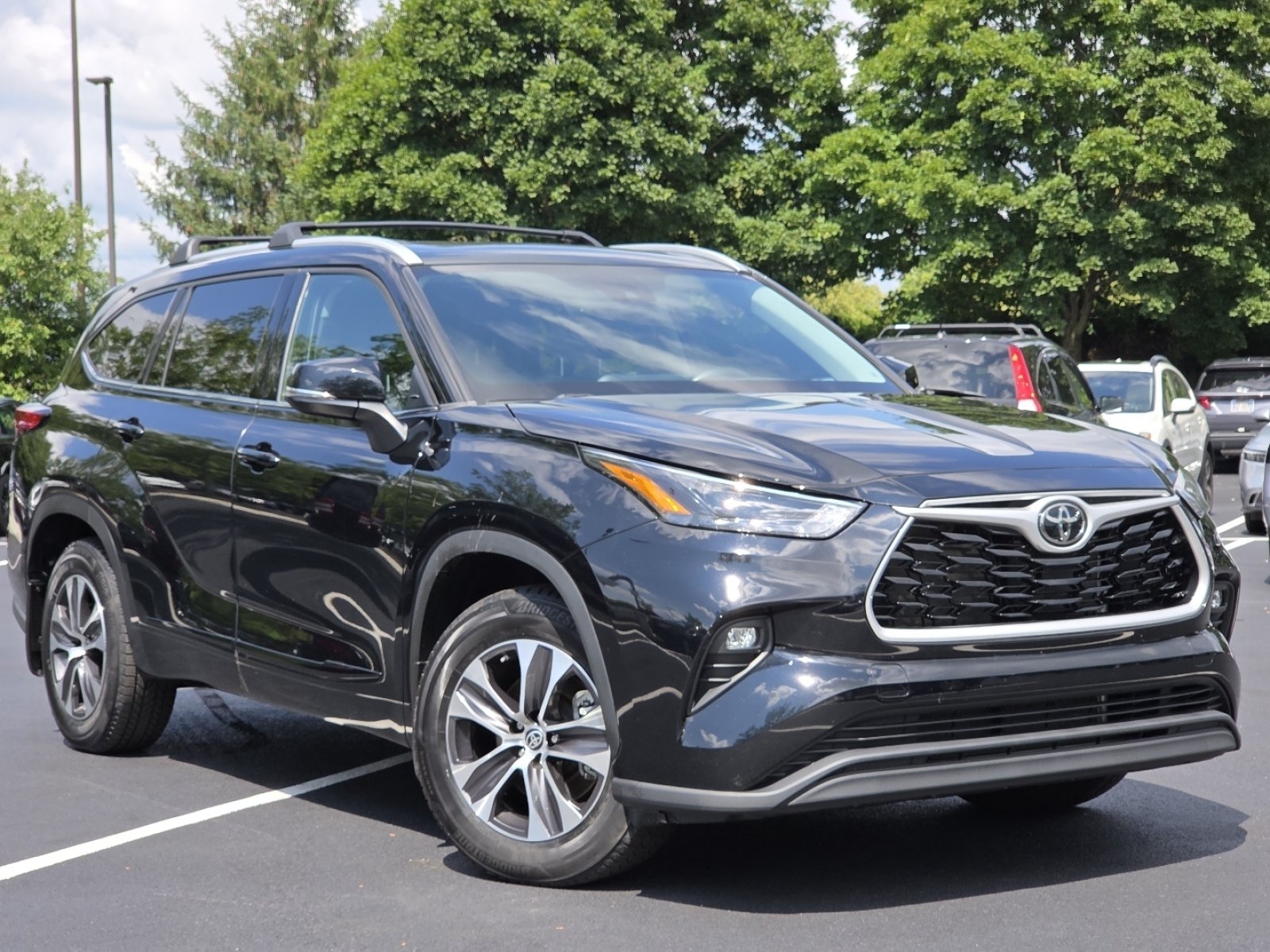 Used 2022 Toyota Highlander XLE AWD/4WD video 2