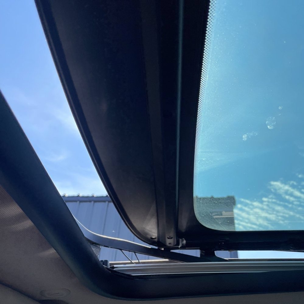 Used 2017 MINI Cooper 4-Door Hardtop FWD image 3