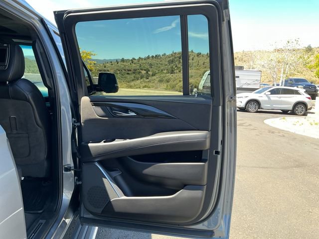 Used 2018 Cadillac Escalade ESV Platinum AWD/4WD image 24