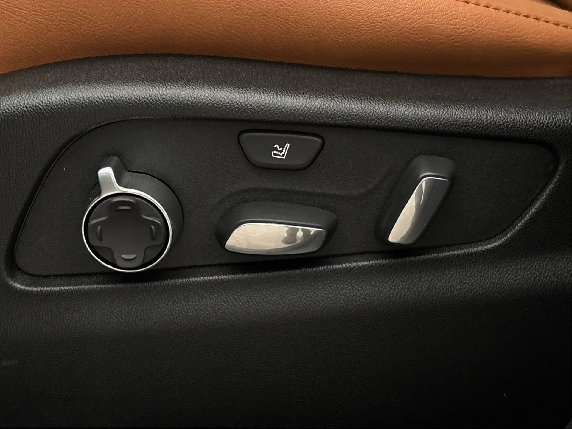 New 2025 Cadillac XT4 Sport w/ LPO, Bronce Accent Package image 31