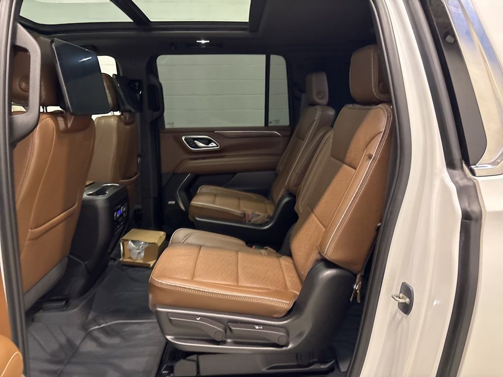Used 2023 Chevrolet Suburban High Country w/ Advanced Technology Package image 11