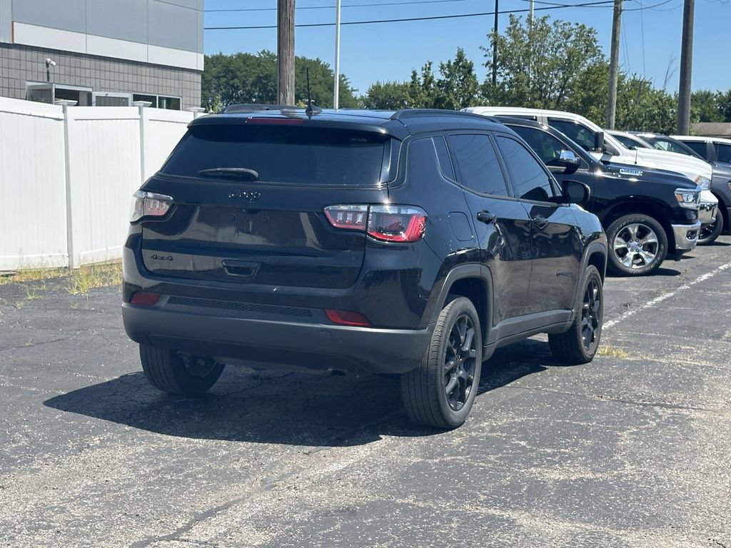 Used 2023 Jeep Compass Latitude AWD/4WD image 4