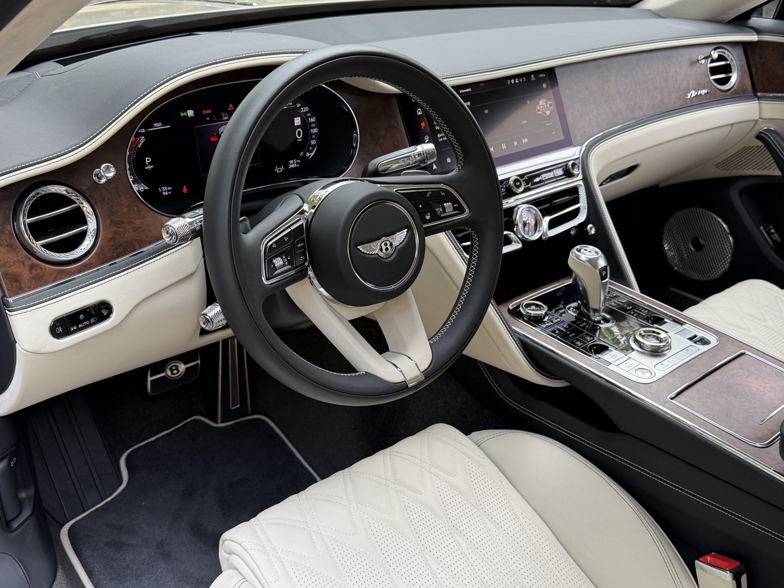 Used 2026 Bentley Flying Spur Azure AWD/4WD image 16