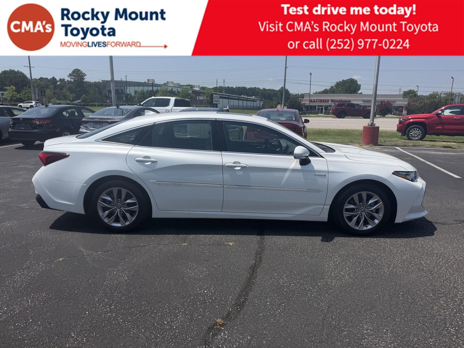 Used 2020 Toyota Avalon XLE w/ Moonroof Package FWD image 8