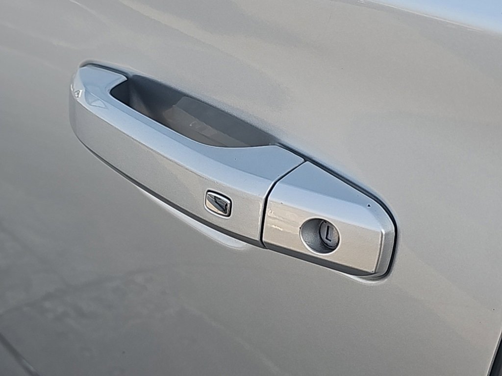 Used 2019 GMC Yukon XL SLT w/ Open Road Package image 11