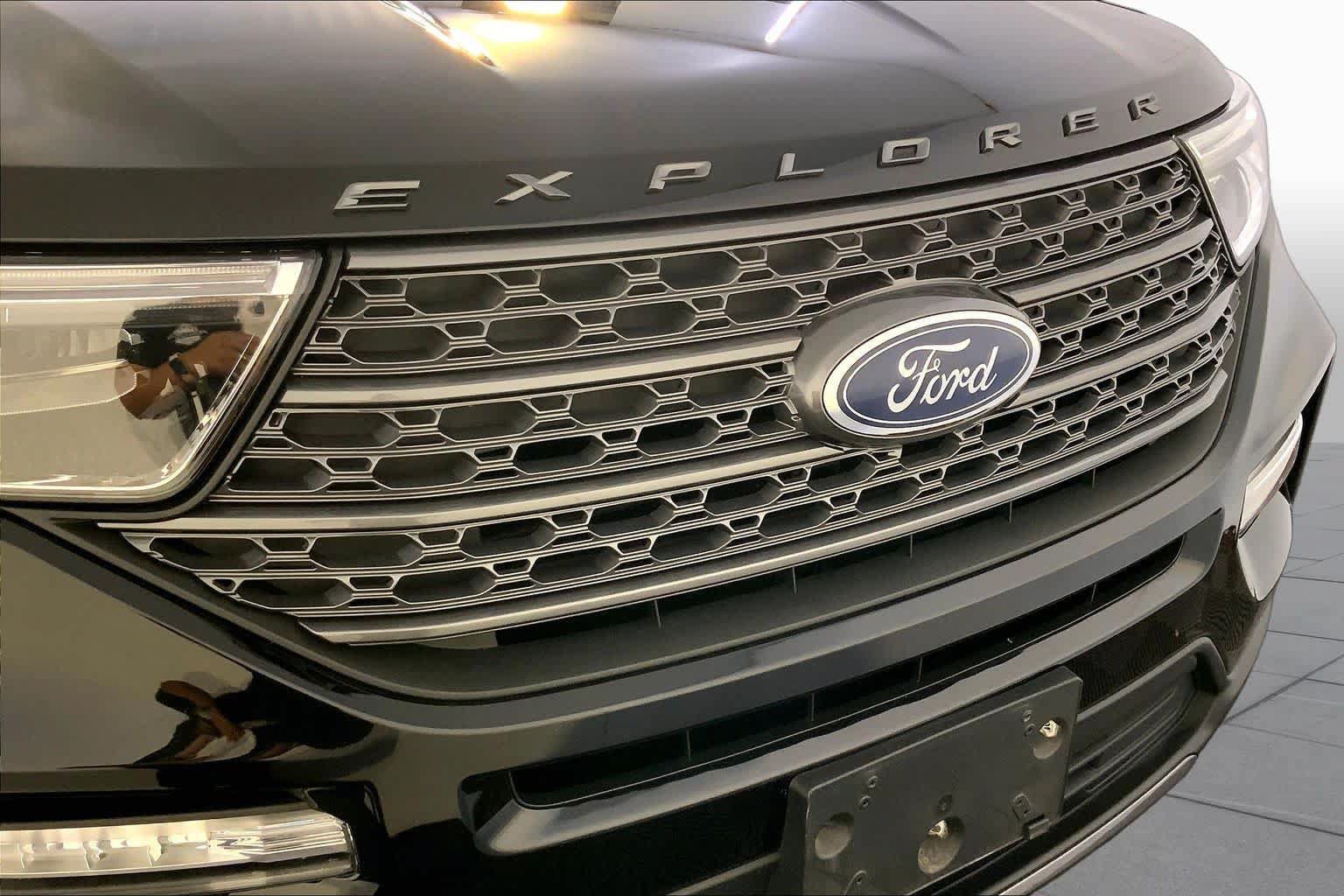 Used 2022 Ford Explorer XLT w/ Equipment Group 202A AWD/4WD image 32