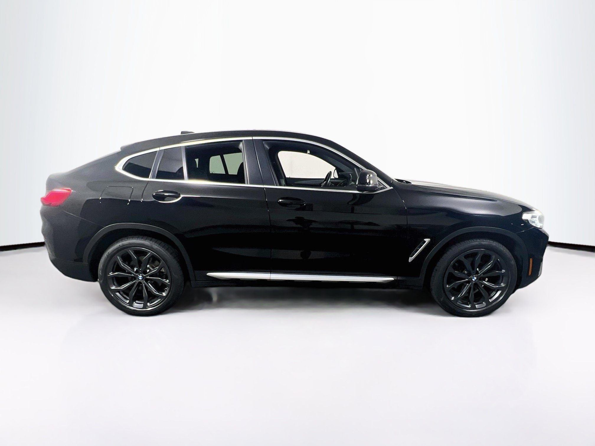 Used 2022 BMW X4 xDrive30i w/ Convenience Package AWD/4WD image 4