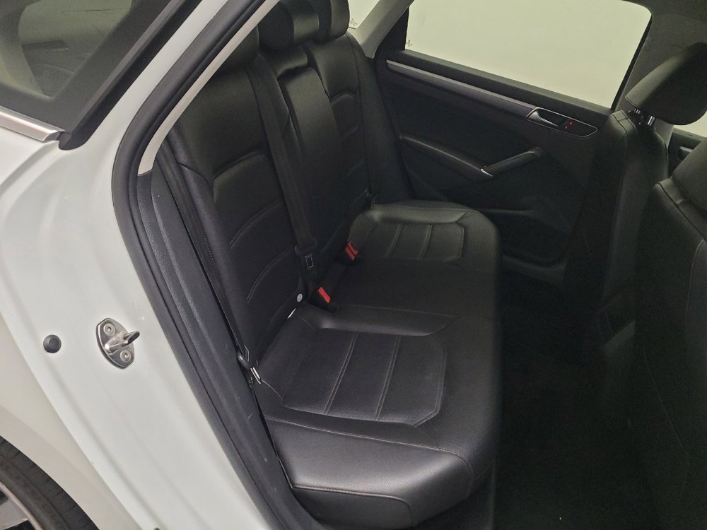 Used 2017 Volkswagen Passat 1.8T R-Line image 19