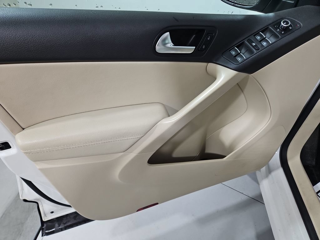 Used 2013 Volkswagen Tiguan SE AWD/4WD image 11