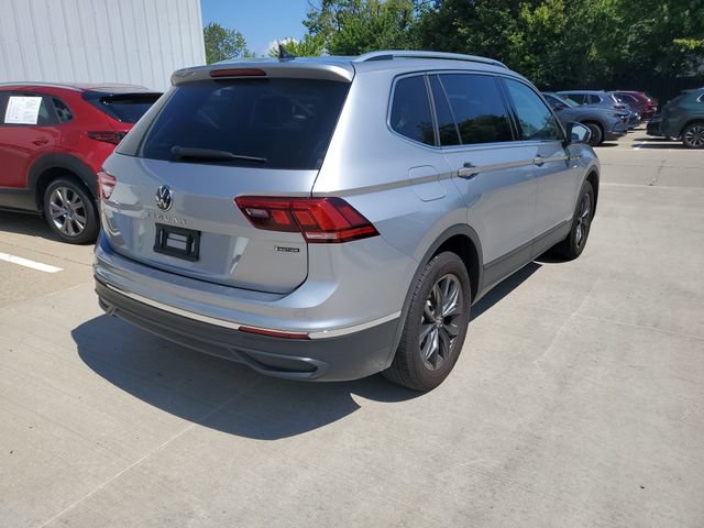 Certified 2024 Volkswagen Tiguan SE w/ Panoramic Sunroof Package AWD/4WD image 4