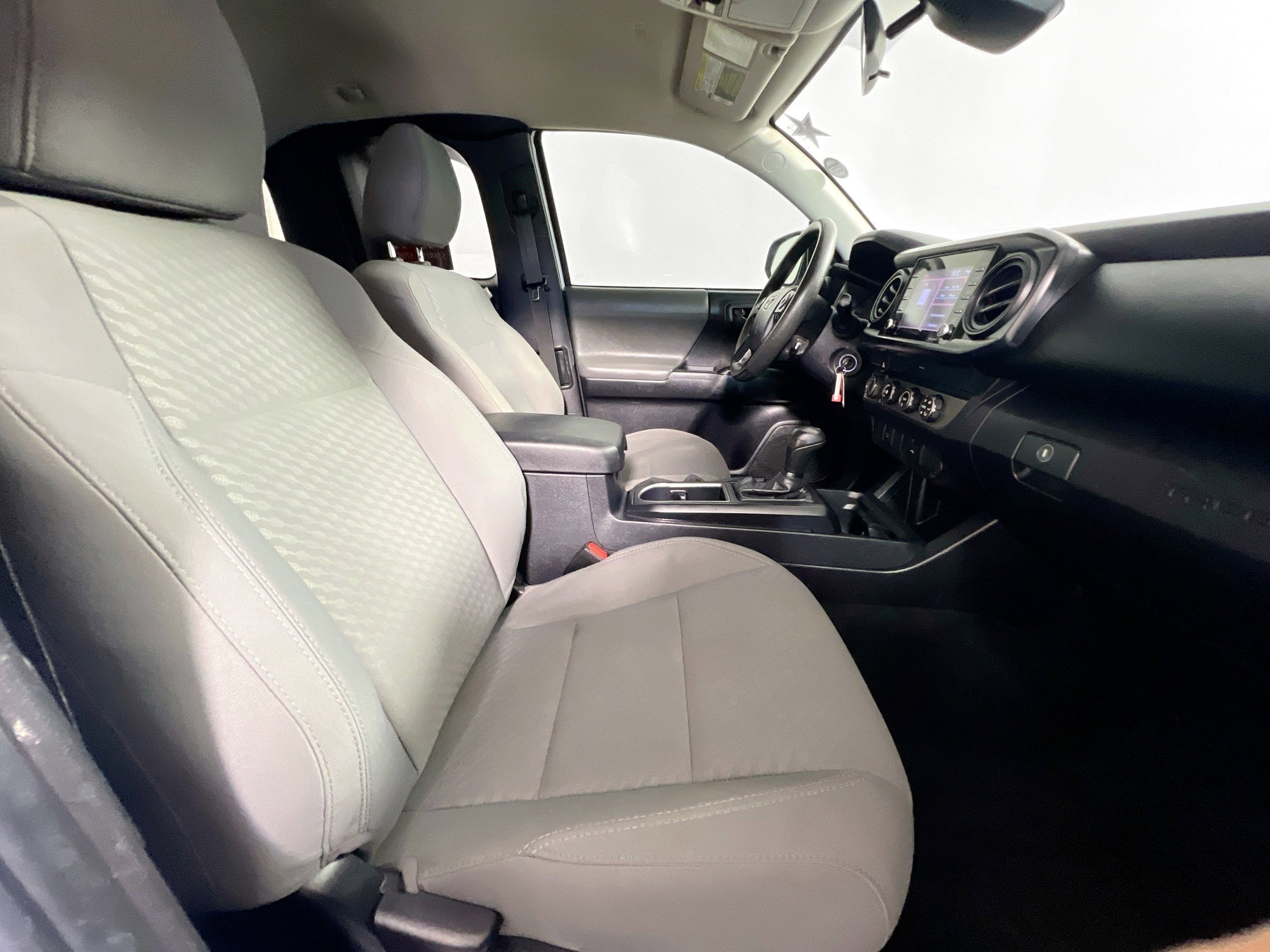 Used 2020 Toyota Tacoma SR AWD/4WD image 29