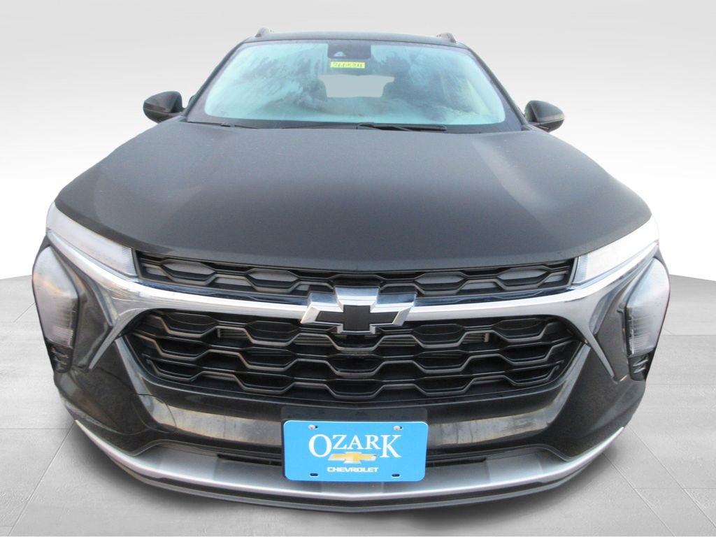 New 2026 Chevrolet Trax LT w/ LPO, Blackout Package FWD image 8