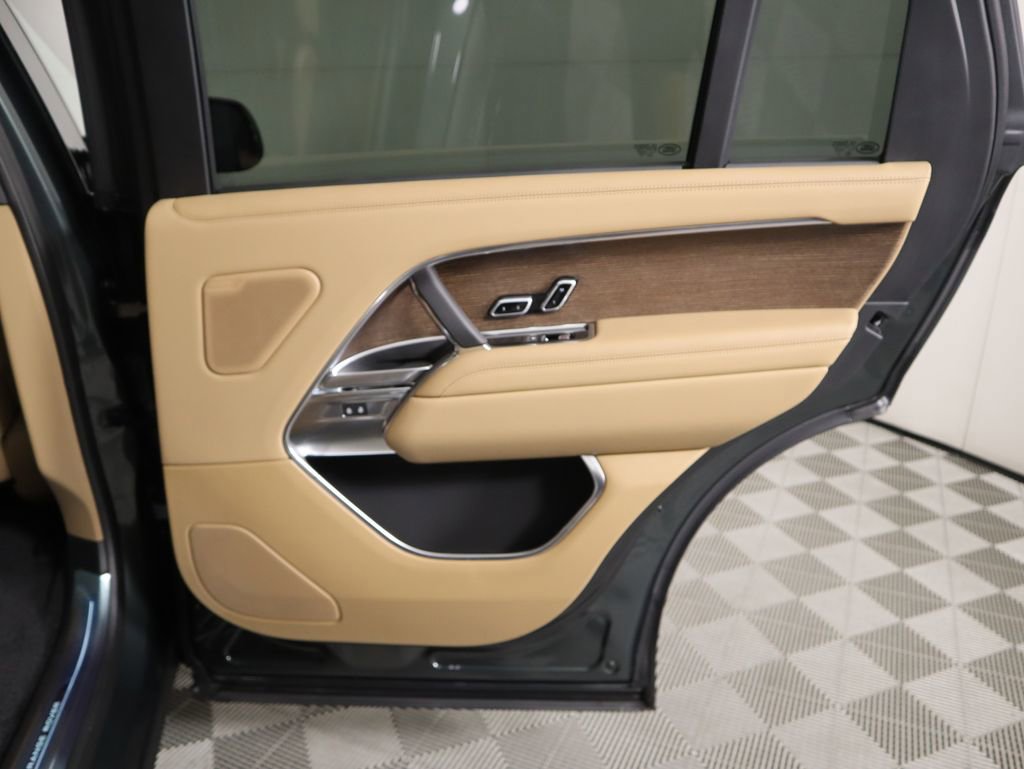 New 2025 Land Rover Range Rover Long Wheelbase SE image 28