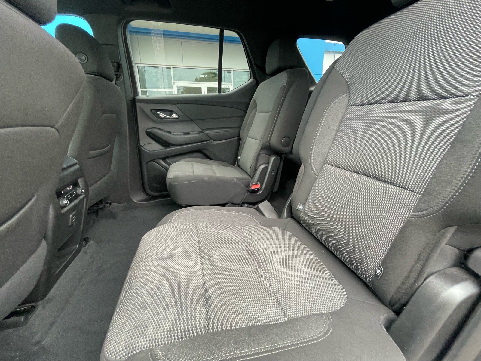 Used 2023 Chevrolet Traverse LT FWD image 7