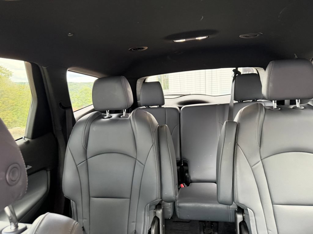 Used 2023 Buick Enclave Essence AWD/4WD image 20