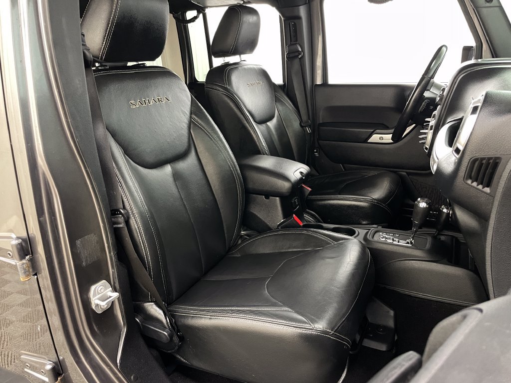 Used 2016 Jeep Wrangler Unlimited Sahara AWD/4WD image 35