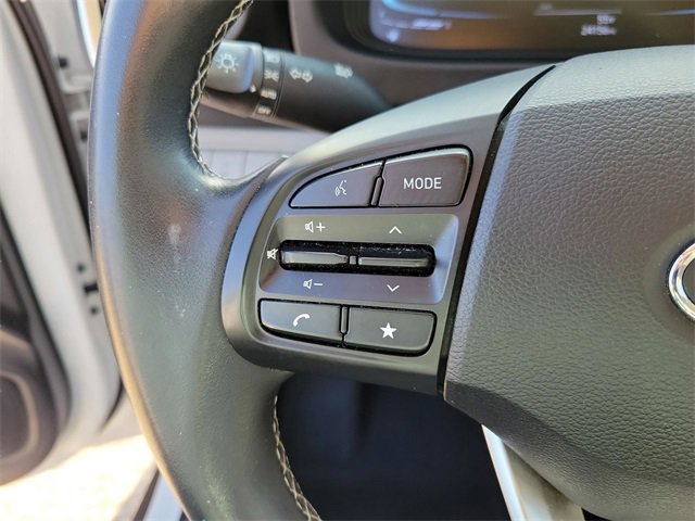 Used 2023 Hyundai Venue SEL image 18