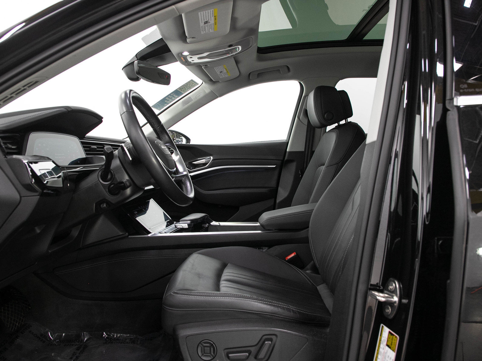 Used 2024 Audi Q8 e-tron Premium Plus w/ Premium Plus Package AWD/4WD image 25