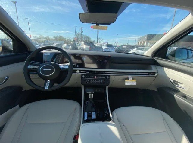 New 2025 Hyundai Tucson SE image 30