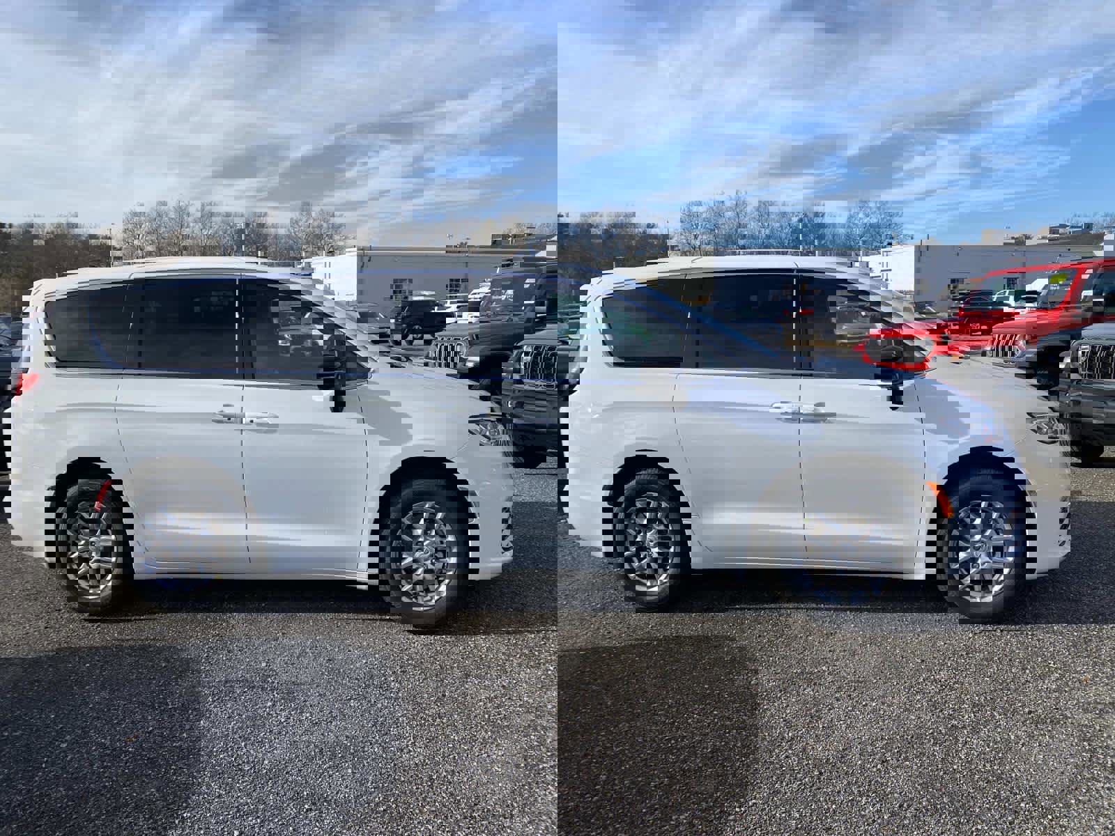 New 2026 Chrysler Pacifica Select image 2