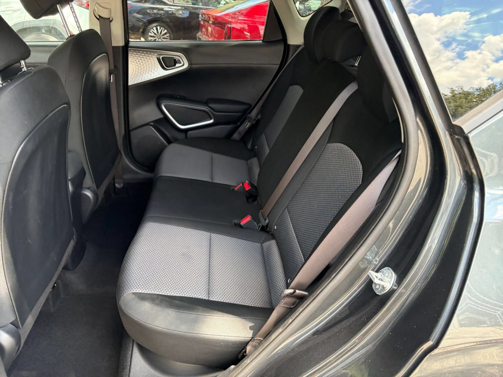 Used 2025 Kia Soul LX w/ LX Technology Package FWD image 34