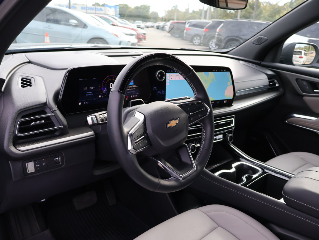 Used 2025 Chevrolet Traverse LT w/ Enhanced Driving Package FWD image 17