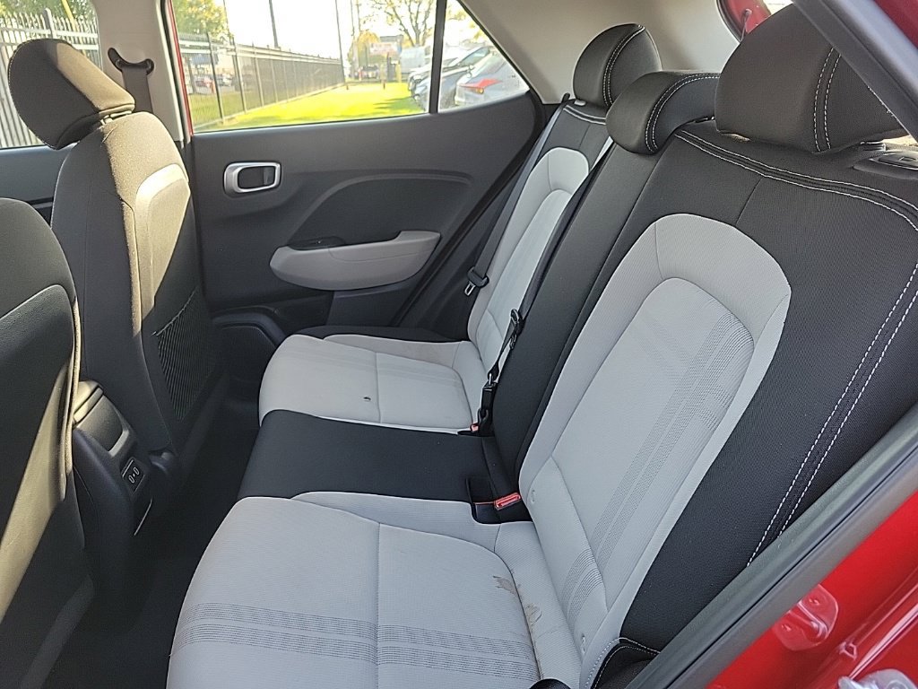Used 2024 Hyundai Venue SEL FWD image 14