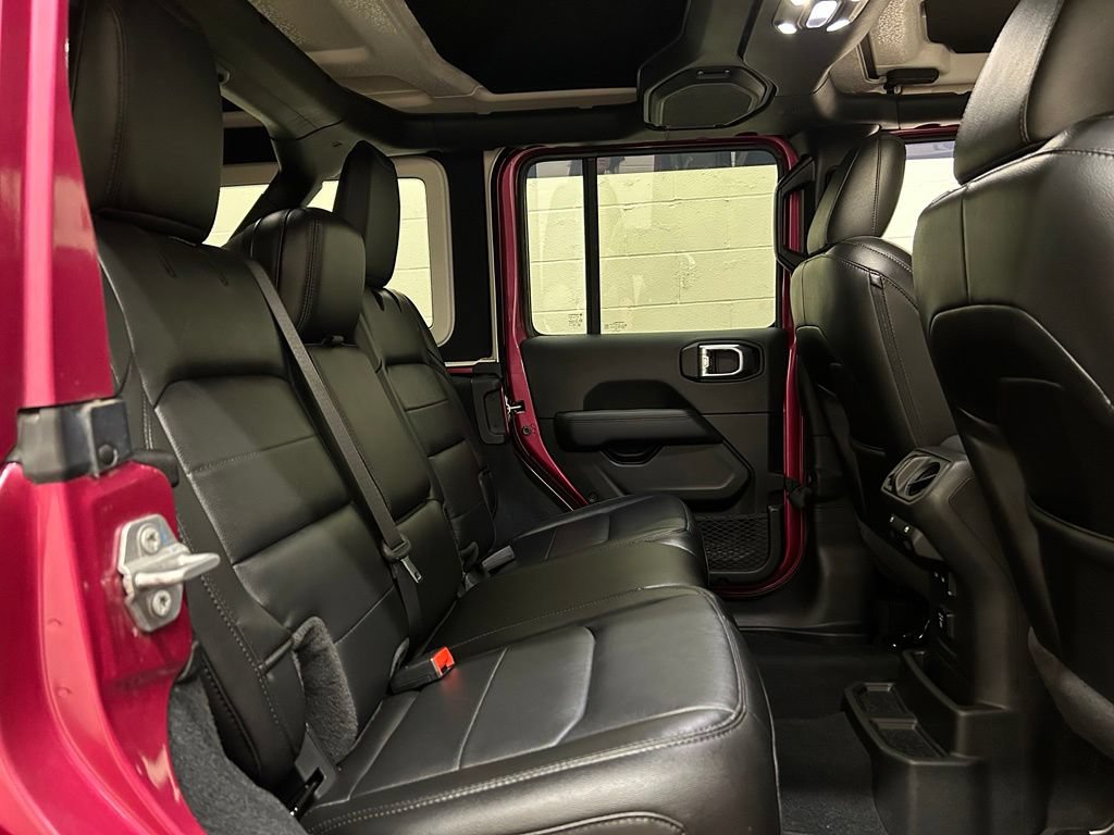 Used 2022 Jeep Wrangler Unlimited Sahara AWD/4WD image 9