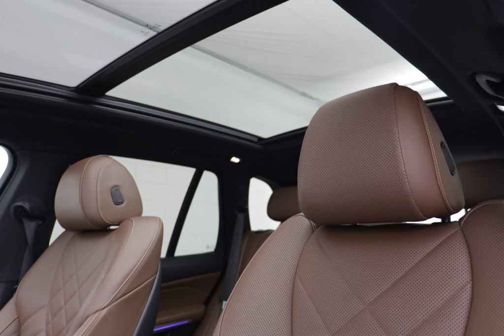Used 2023 BMW X5 xDrive40i w/ Premium Package AWD/4WD image 12