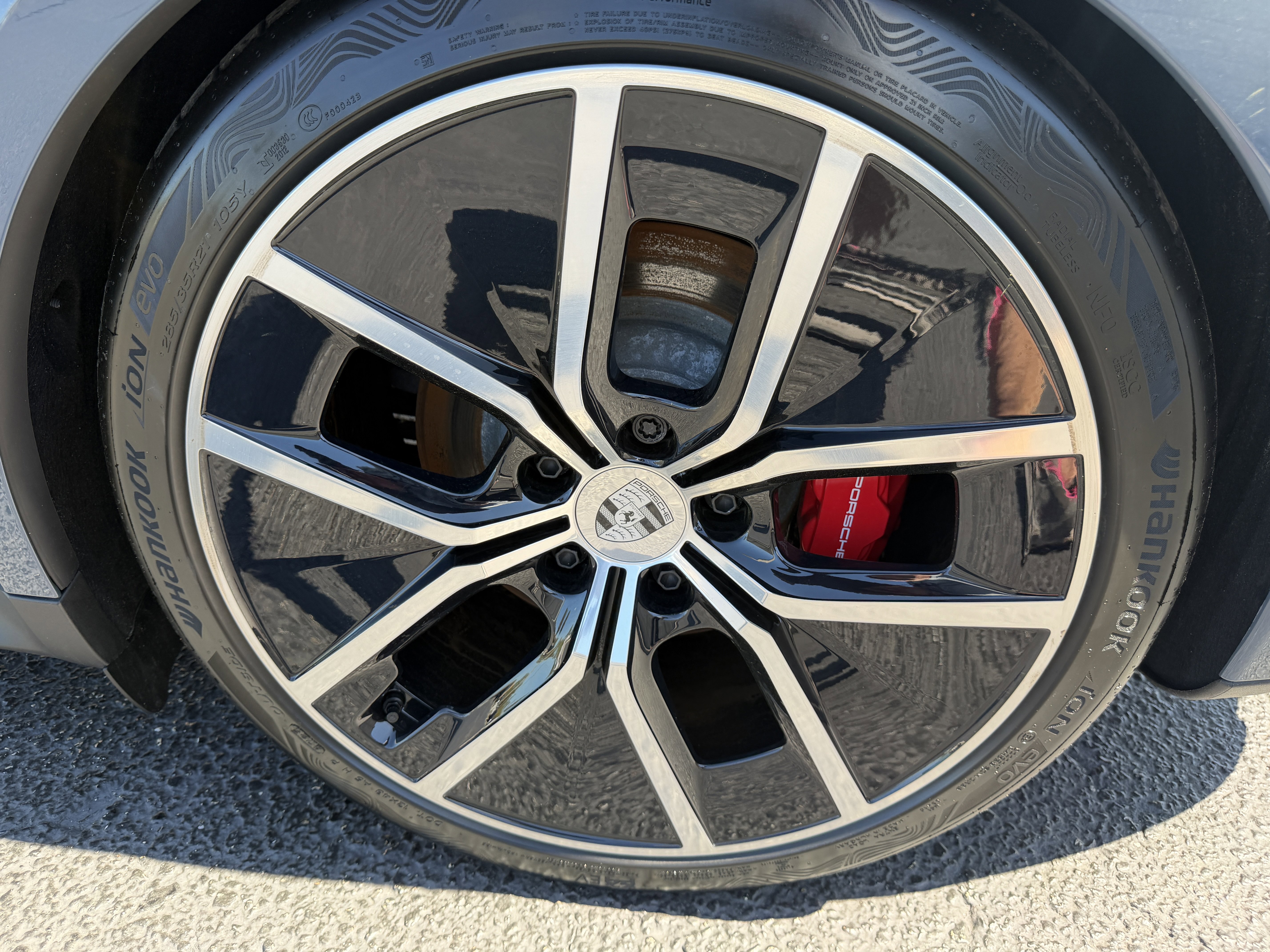 New 2026 Porsche Taycan 4S AWD/4WD image 9