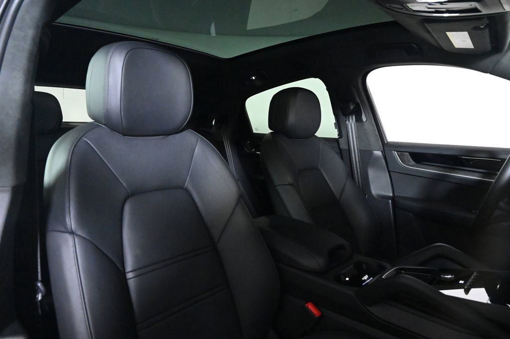 Certified 2026 Porsche Cayenne Turbo image 18