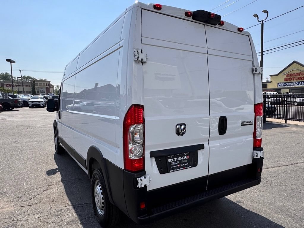 Used 2026 RAM ProMaster 2500 w/ Convenience Group FWD image 4