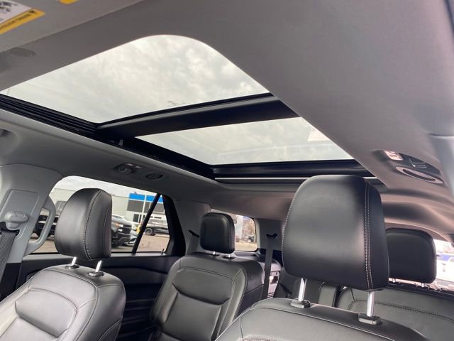 Used 2023 Ford Explorer XLT image 13