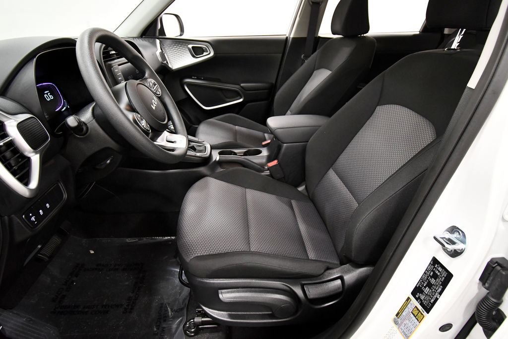 Certified 2025 Kia Soul LX w/ LX Technology Package FWD image 14