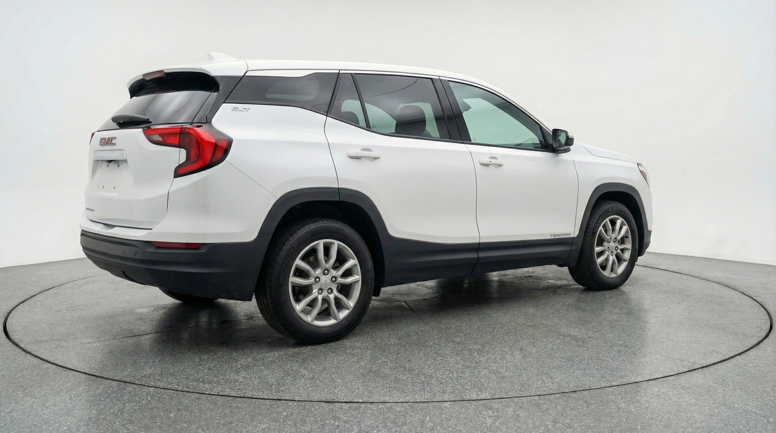 Used 2024 GMC Terrain SLT image 9