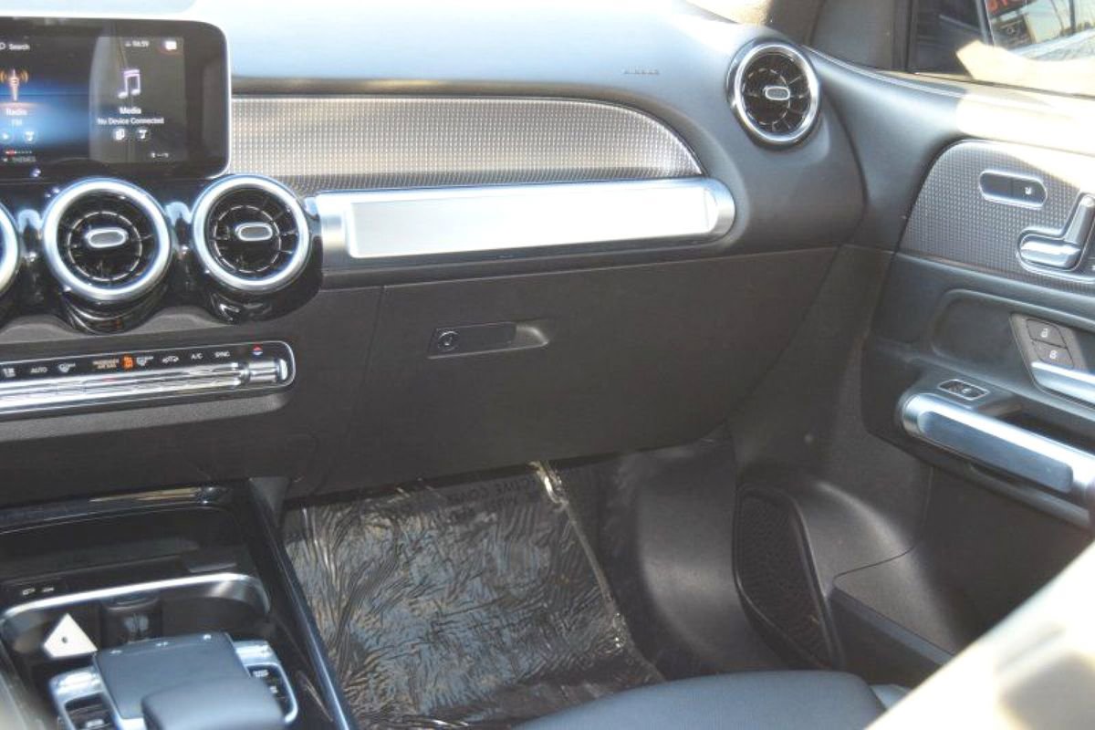 Used 2020 Mercedes-Benz GLB 250 4MATIC image 26