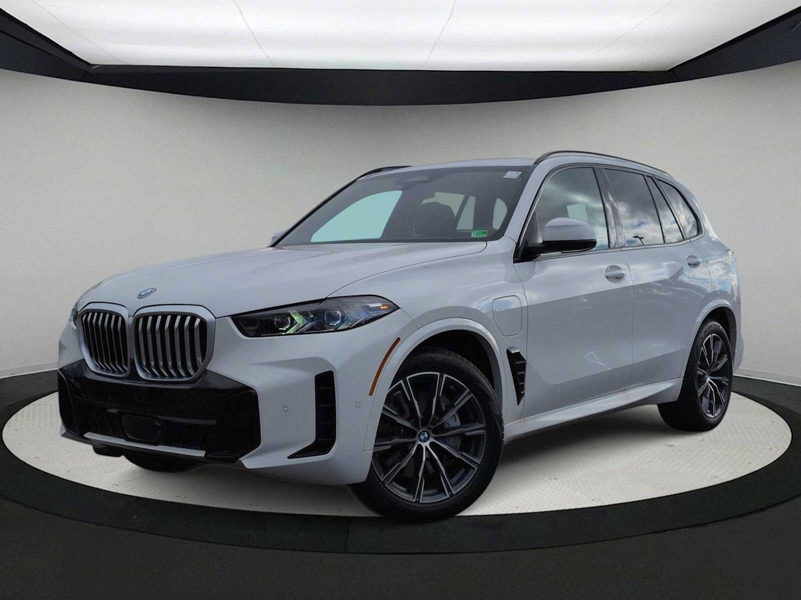 Used 2026 BMW X5 xDrive50e w/ M Sport Package AWD/4WD image 1