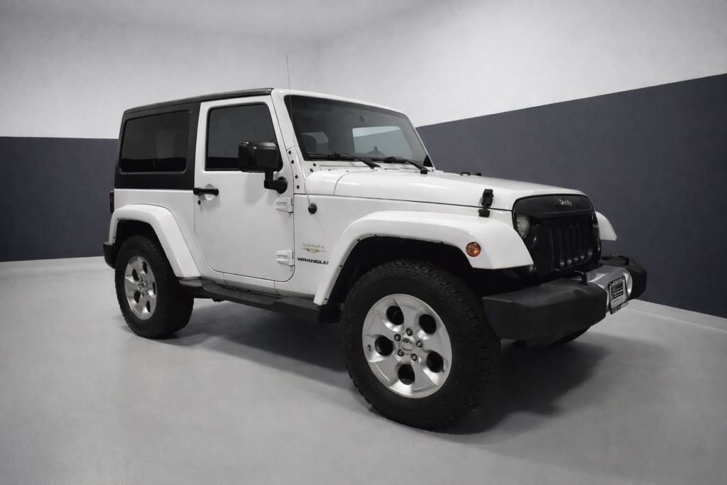 Used 2015 Jeep Wrangler Sahara w/ Connectivity Group AWD/4WD image 7